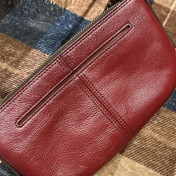 Fossil Red Quilted Leather Shoulder Bag with Gold Chain - Picture 4 of 13